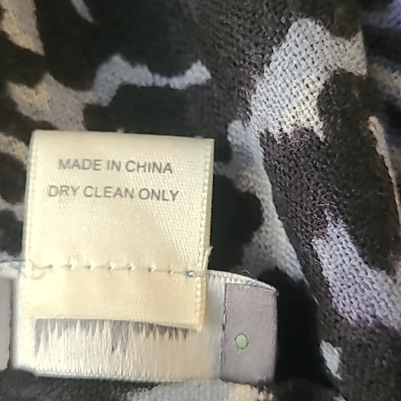 Neiman Marcus Merino Wool Scarf - Picture 4 of 10